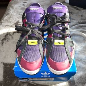 Men’s adidas “Torsion”